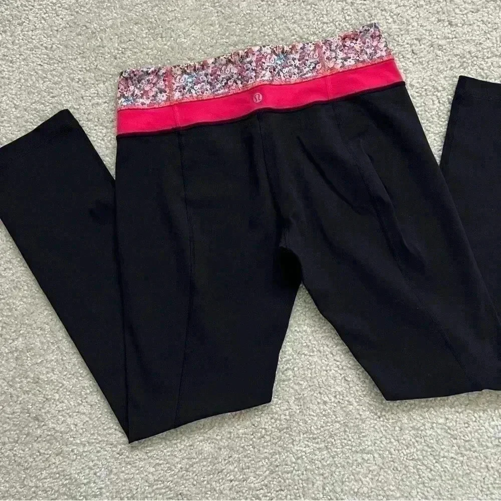 Lululemon Leggings Black & Flowers Women’s Size 8 Gym Active Yoga